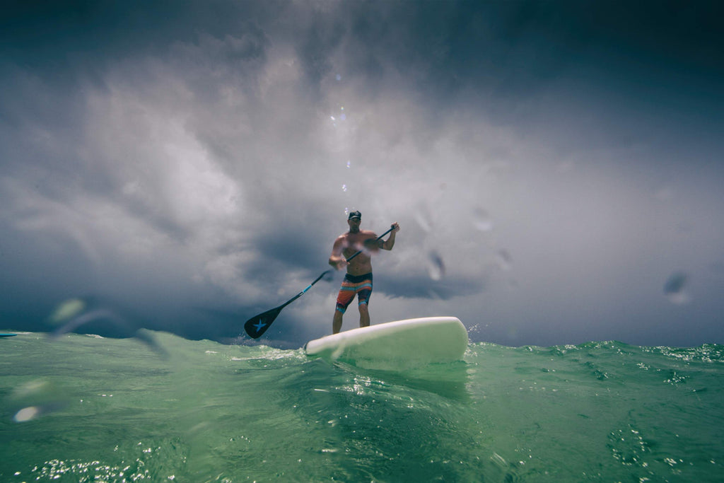 How to Hold a Paddle Board Paddle