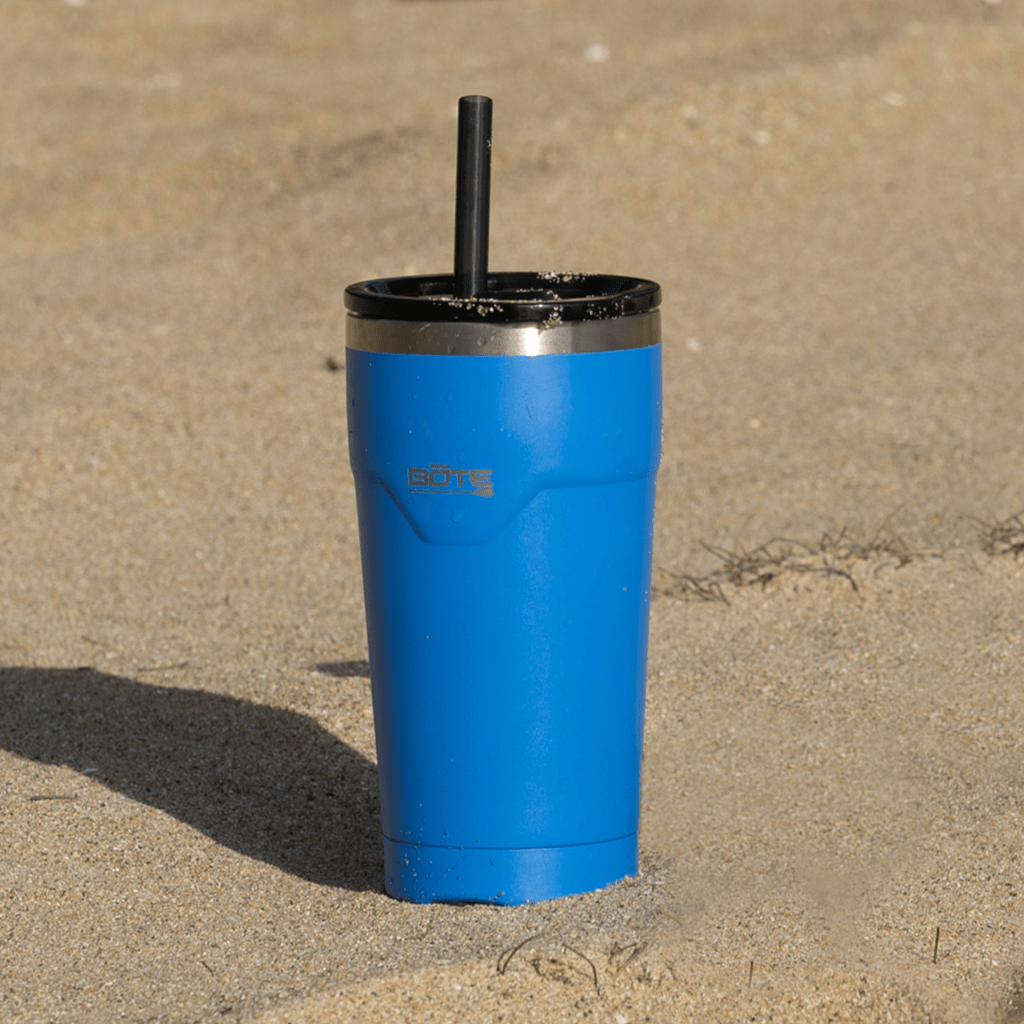 A MAGNETumbler 20oz with Lid Harbor Blue on top of the sand