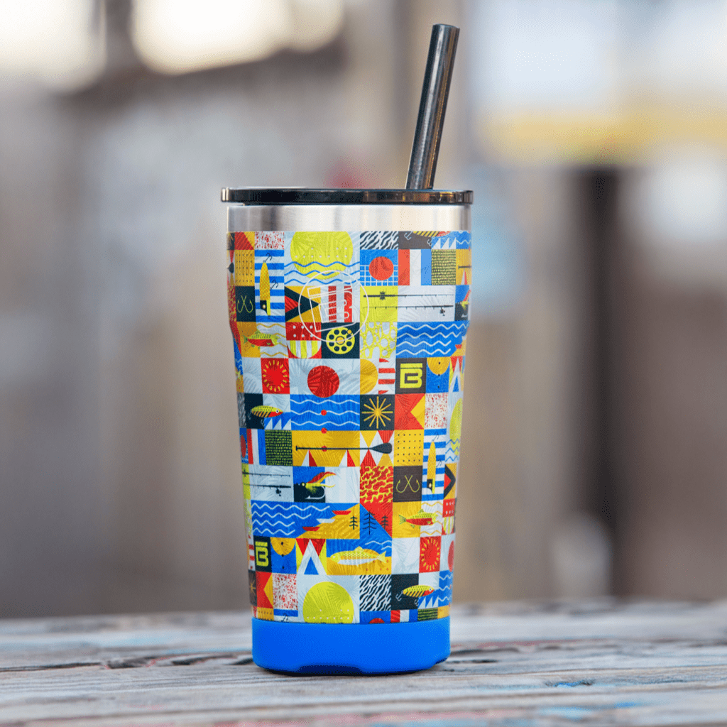 A MAGNETumbler 20oz with Lid Fischer Topwater on a table