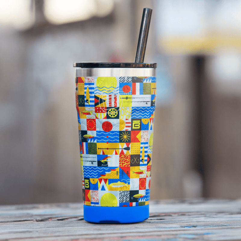 A MAGNETumbler 20oz with Lid Fischer Topwater on a table